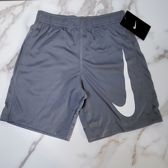 Nike Dri-Fit Boys NWT Cool Grey Swoosh Elastic Waistband Shorts Size 7/Large - Picture 2 of 9